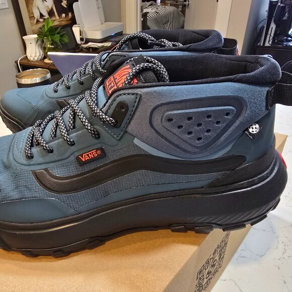 New Vans MTE Crosspath Shoes - Blue (VN000CVUBLU) MENS SIZE 10.5 RARE READ NEW - Picture 1 of 12